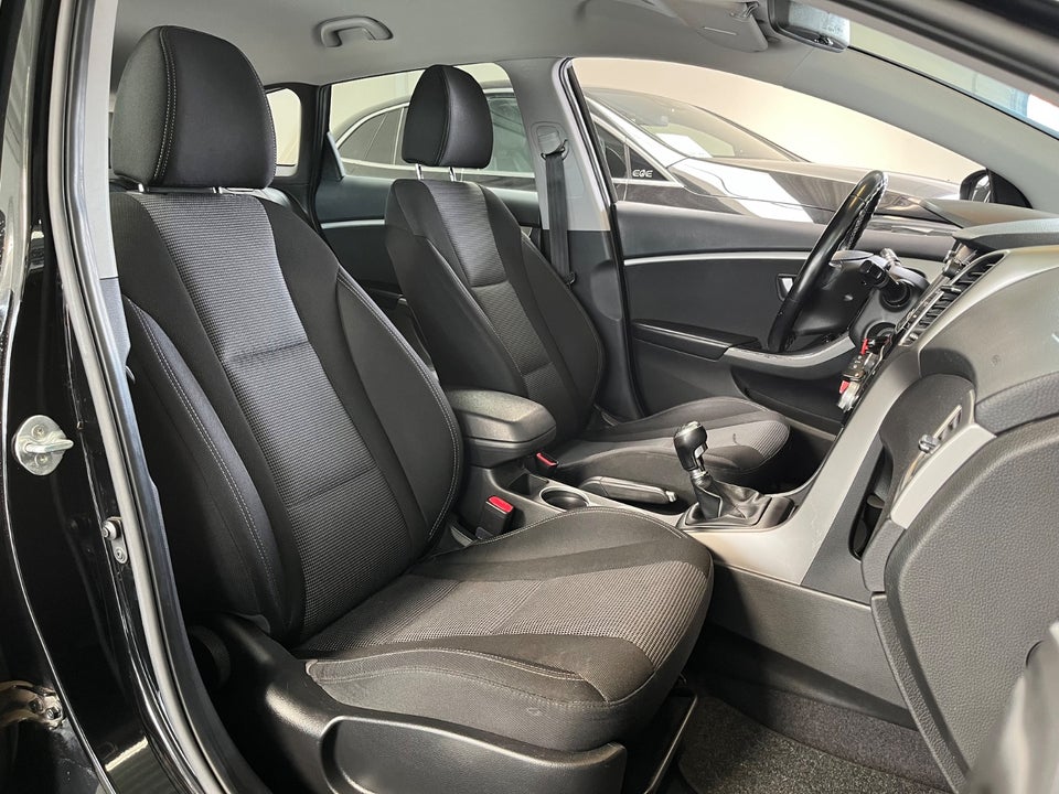 Hyundai i30 1,6 CRDi 110 Comfort CW Eco 5d