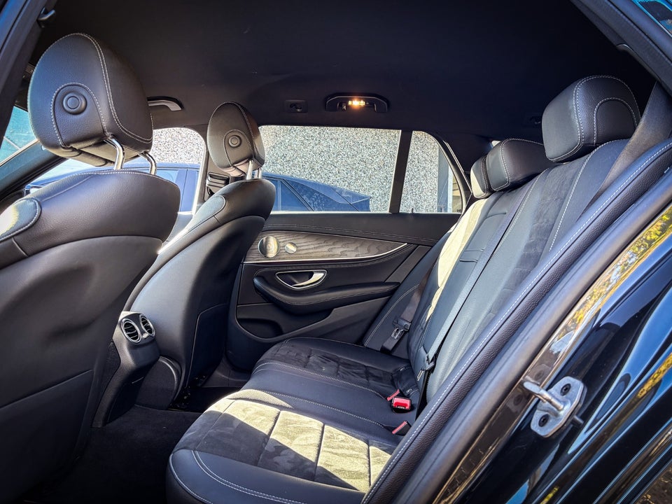 Mercedes E300 de 2,0 AMG Line stc. aut. 4Matic 5d