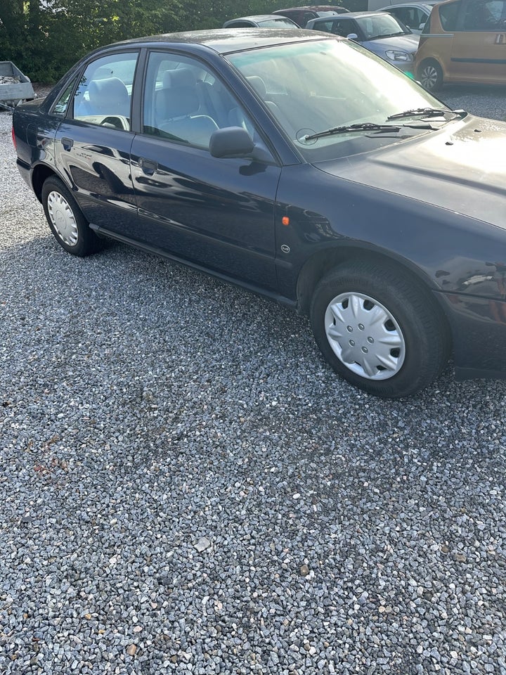 Audi A4 1,6  4d