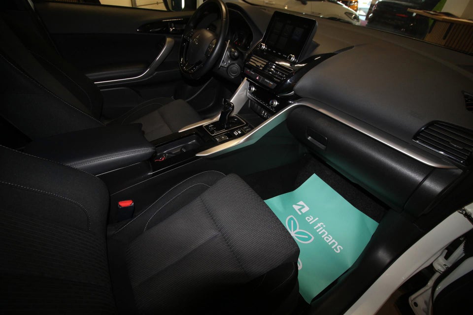 Mitsubishi Eclipse Cross 2,4 PHEV Intense CVT 4WD 5d