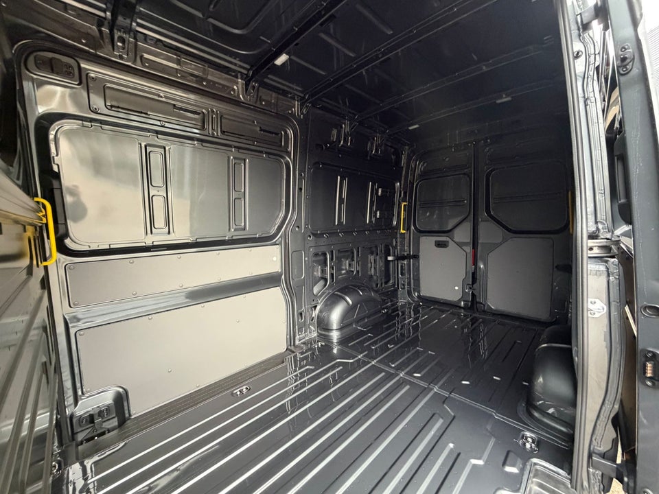 MAN TGE 2,0 3.180 Kassevogn L3H3 aut. FWD