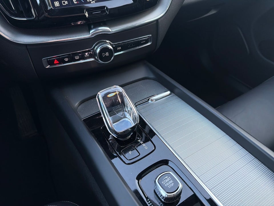 Volvo XC60 2,0 T8 ReCharge Plus Dark aut. AWD 5d