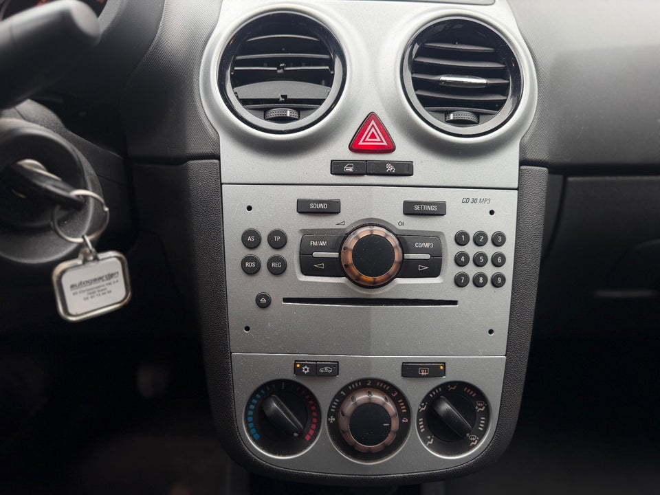 Opel Corsa 1,2 16V Cosmo 5d