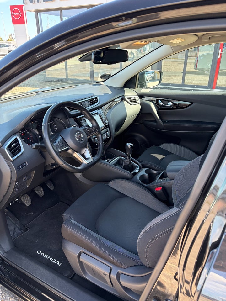 Nissan Qashqai 1,3 Dig-T 140 N-Connecta 5d