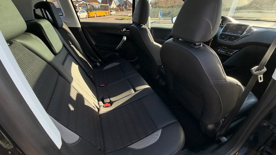 Peugeot 2008 1,2 PureTech 110 Allure 5d