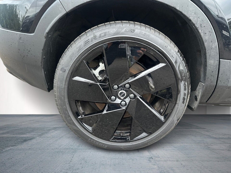 Volvo EC40 Extended Range Black Edition 5d