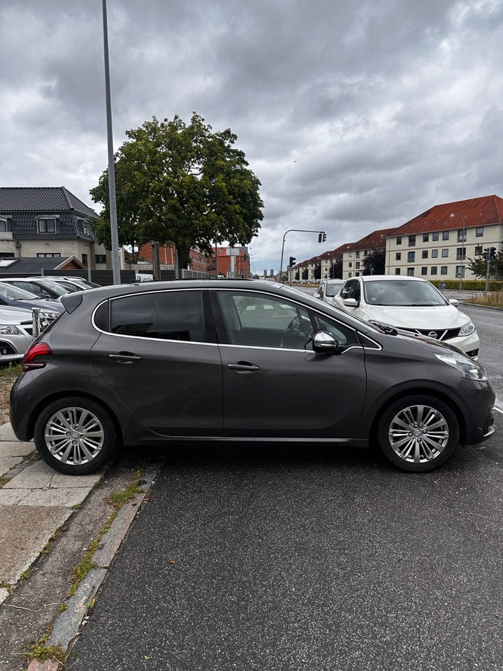 Peugeot 208 1,5 BlueHDi 100 Prestige Sky 5d