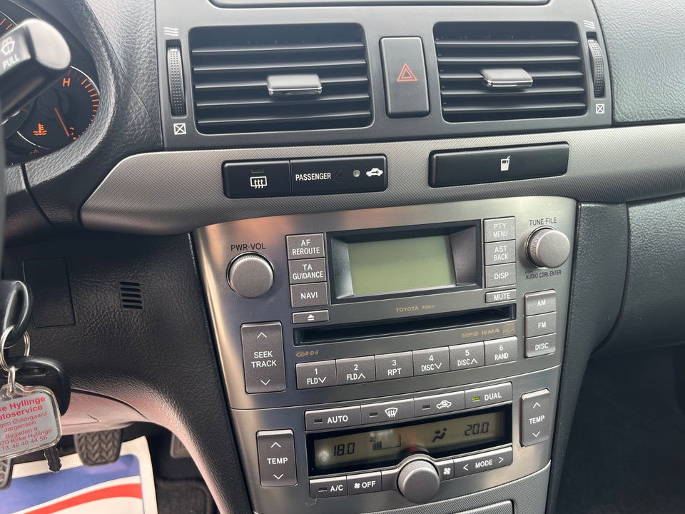 Toyota Avensis 2,0 Sol stc. 5d