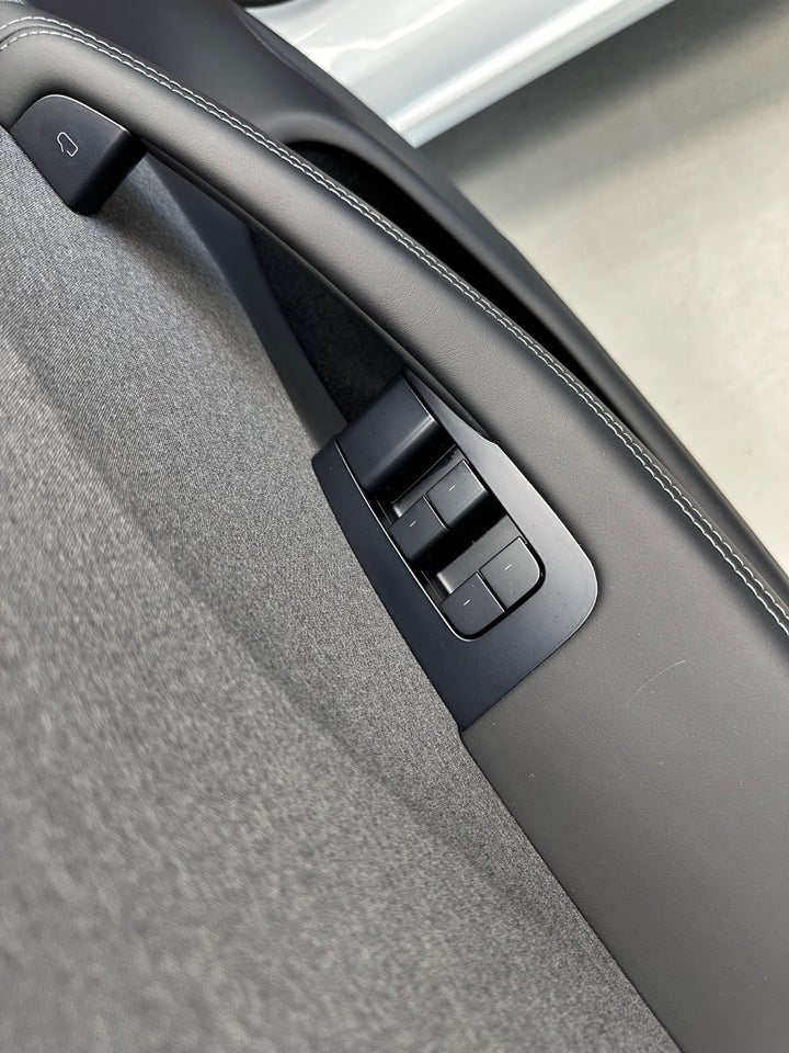Tesla Model 3 RWD 4d