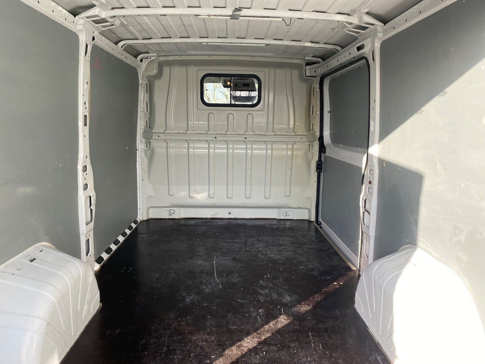 Peugeot Boxer 330 2,2 BlueHDi 140 L2H1 Premium