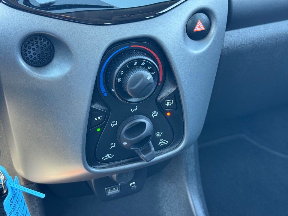 Toyota Aygo 1,0 VVT-i x-play 5d