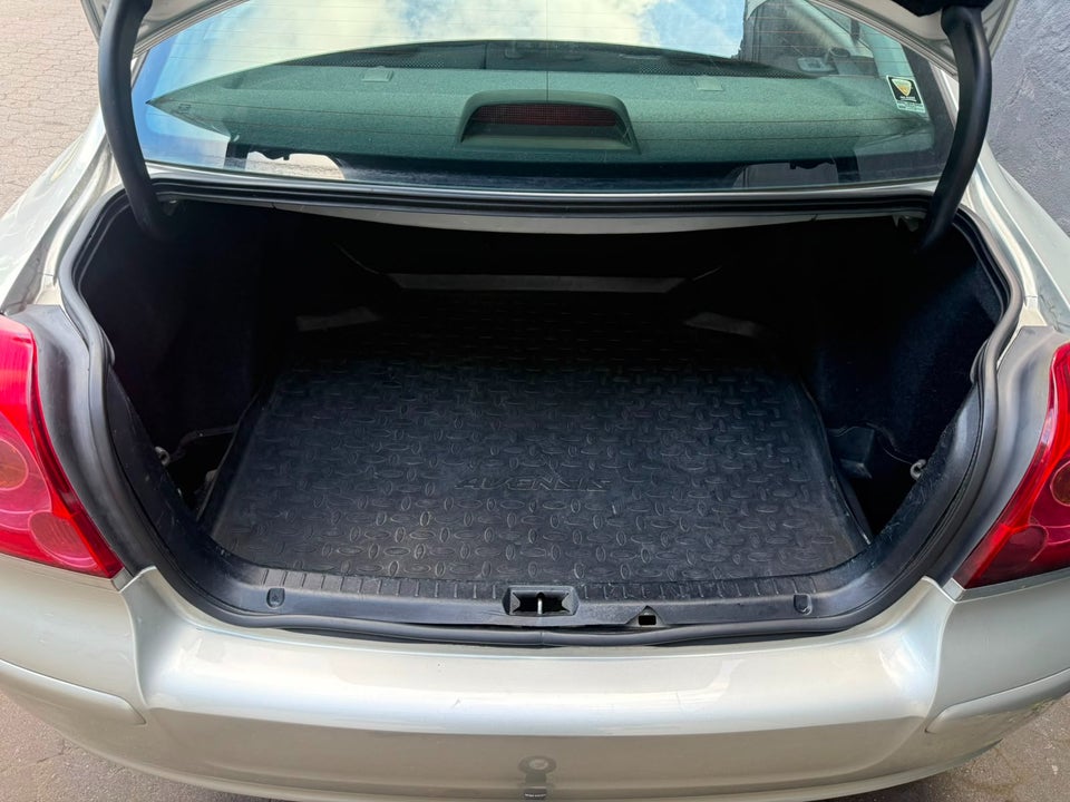 Toyota Avensis 2,0 Sol 5d