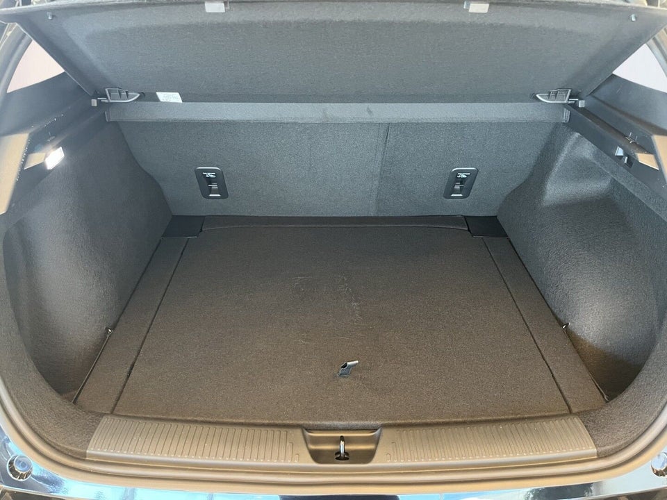 MG MG4 64 Luxury 5d