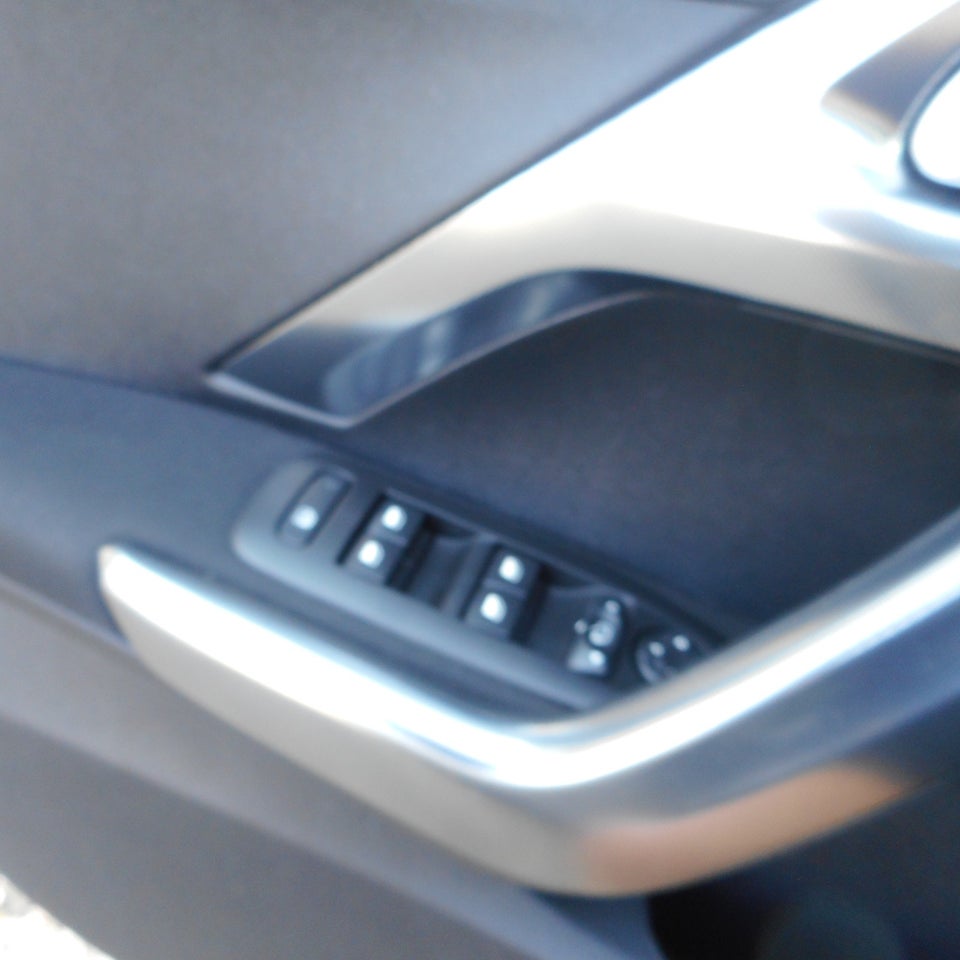 Peugeot 2008 1,6 BlueHDi 100 Allure Sky 5d