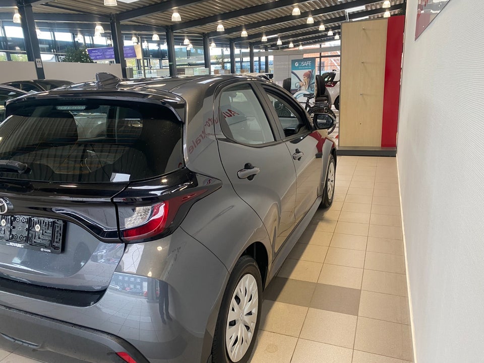 Toyota Yaris 1,0 Active 5d