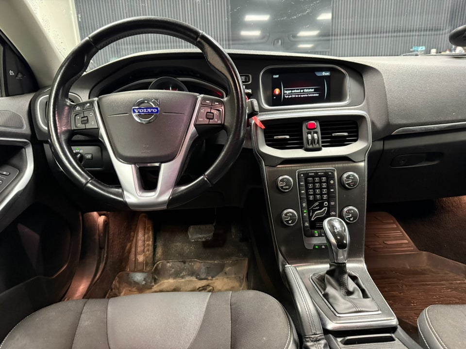 Volvo V40 1,6 D2 115 Momentum aut. 5d