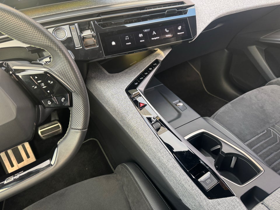 Peugeot e-3008 77 GT 5d