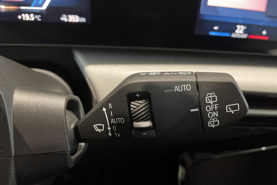 BMW iX1 eDrive20 X-Line 5d