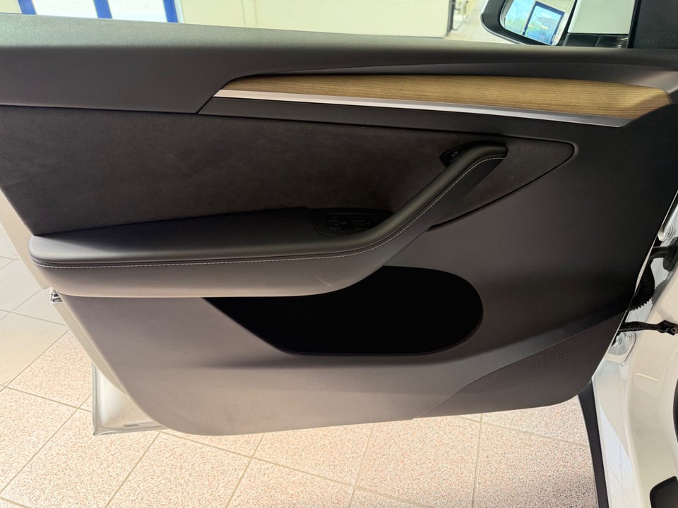 Tesla Model Y RWD 5d