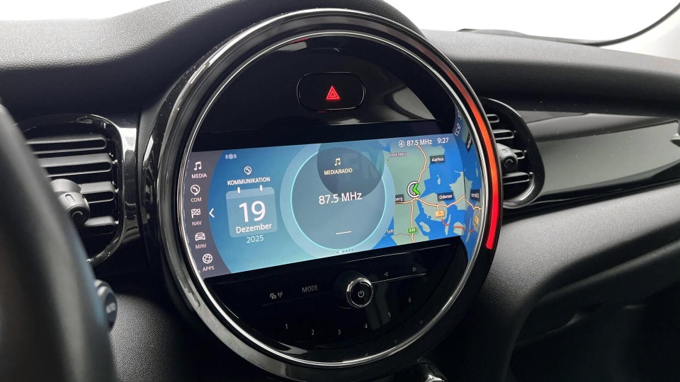 MINI Cooper SE Essential 3d