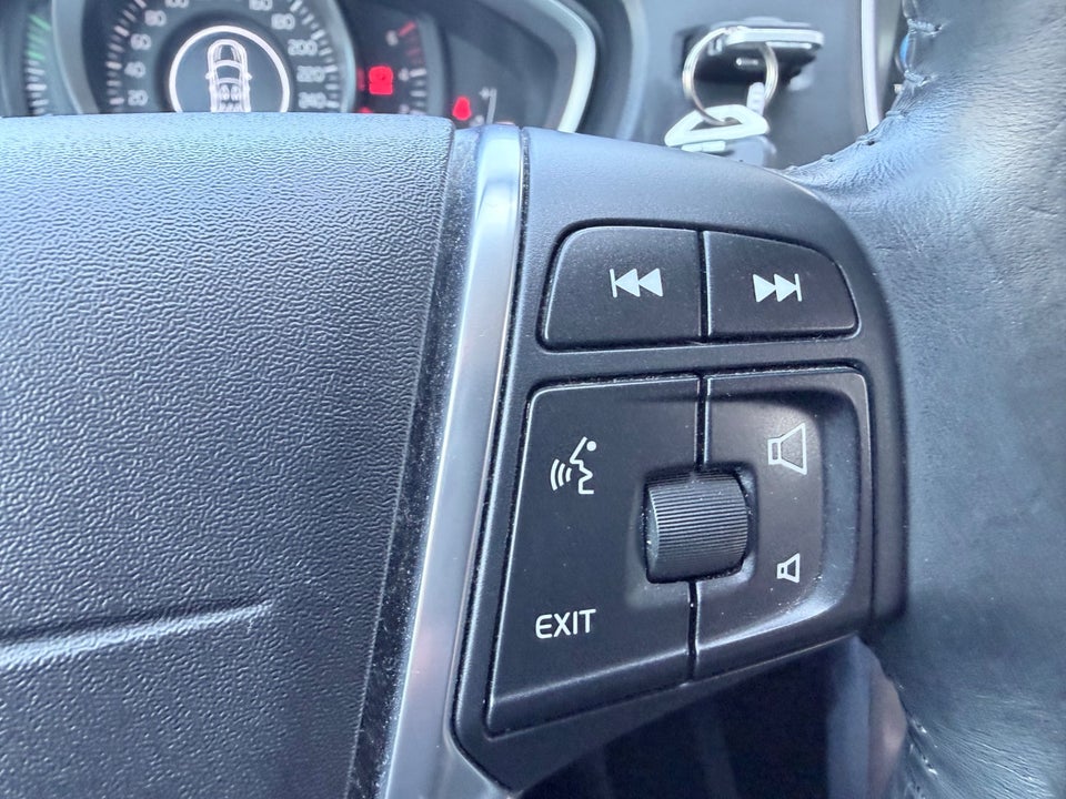 Volvo V40 CC 1,6 D2 115 Momentum 5d