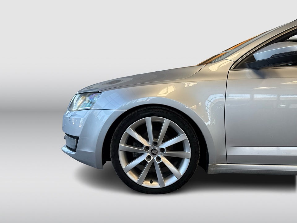 Skoda Octavia 1,6 TDi 110 Style Combi DSG 5d