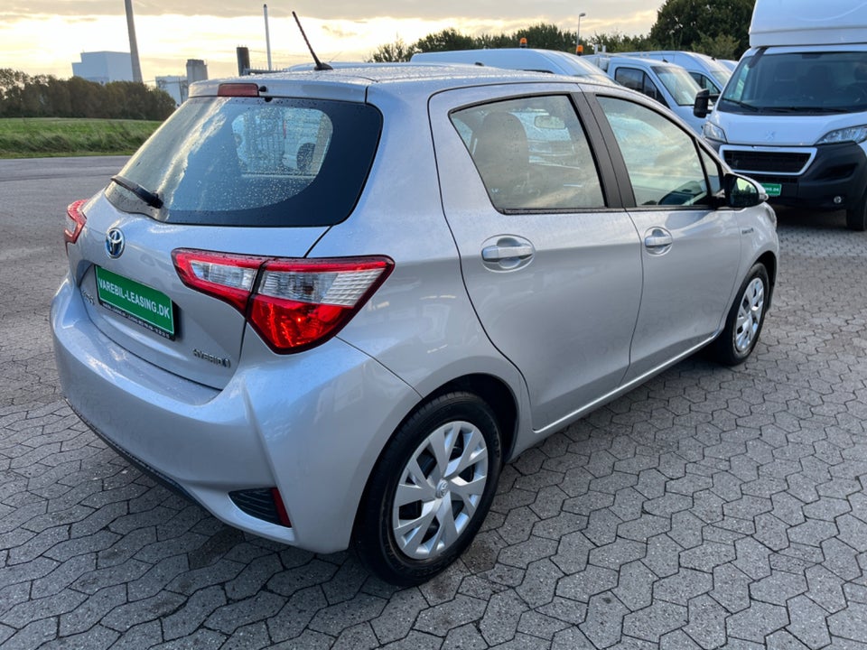 Toyota Yaris 1,5 Hybrid H1 e-CVT Van 5d