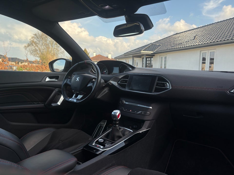 Peugeot 308 1,6 e-THP 270 GTi Performance 5d