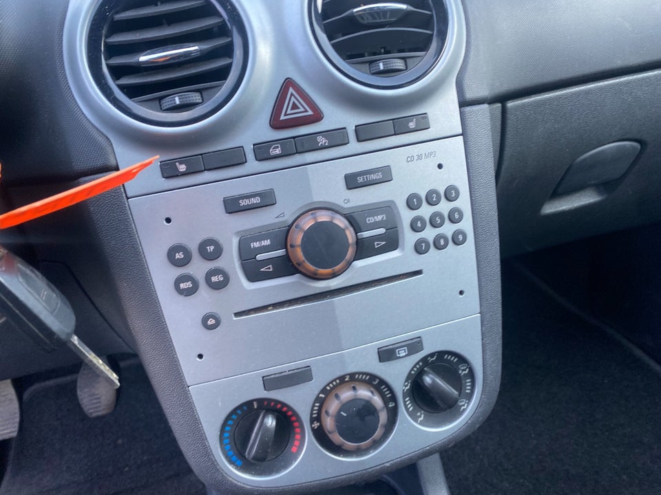 Opel Corsa 1,4 16V Cosmo 5d