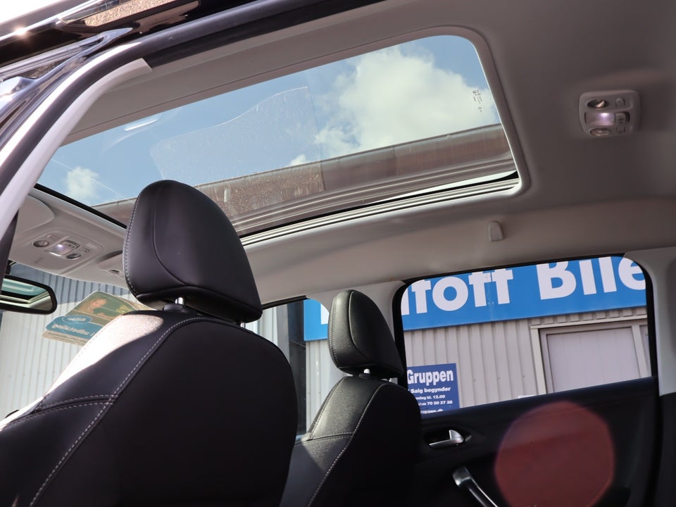 Peugeot 2008 1,2 e-THP 110 Allure Sky 5d