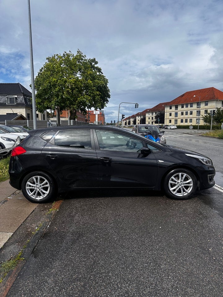 Kia Ceed 1,0 T-GDi Style+ Clim 5d