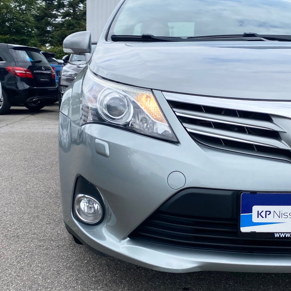 Toyota Avensis 2,0 D-4D T2 Premium 4d