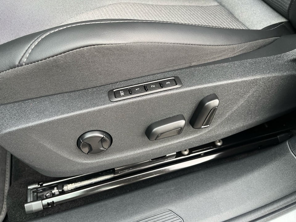 Skoda Enyaq 60 iV Loft 5d