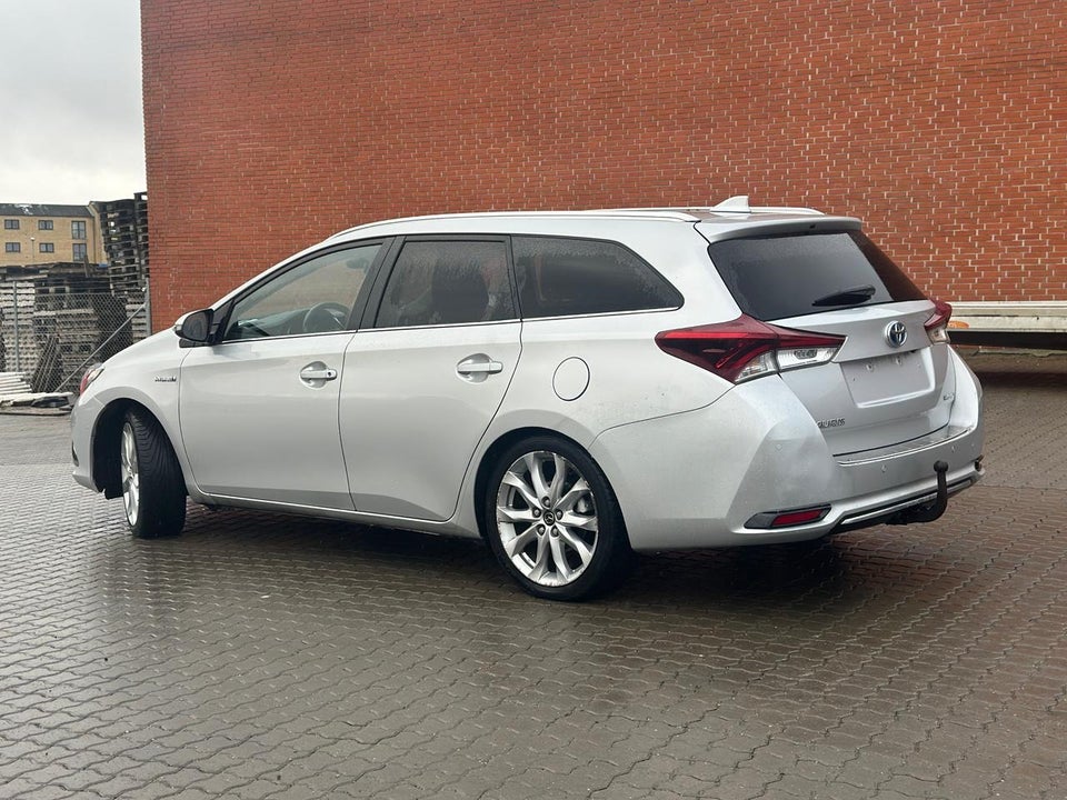 Toyota Auris 1,8 Hybrid H4 Touring Sports CVT 5d