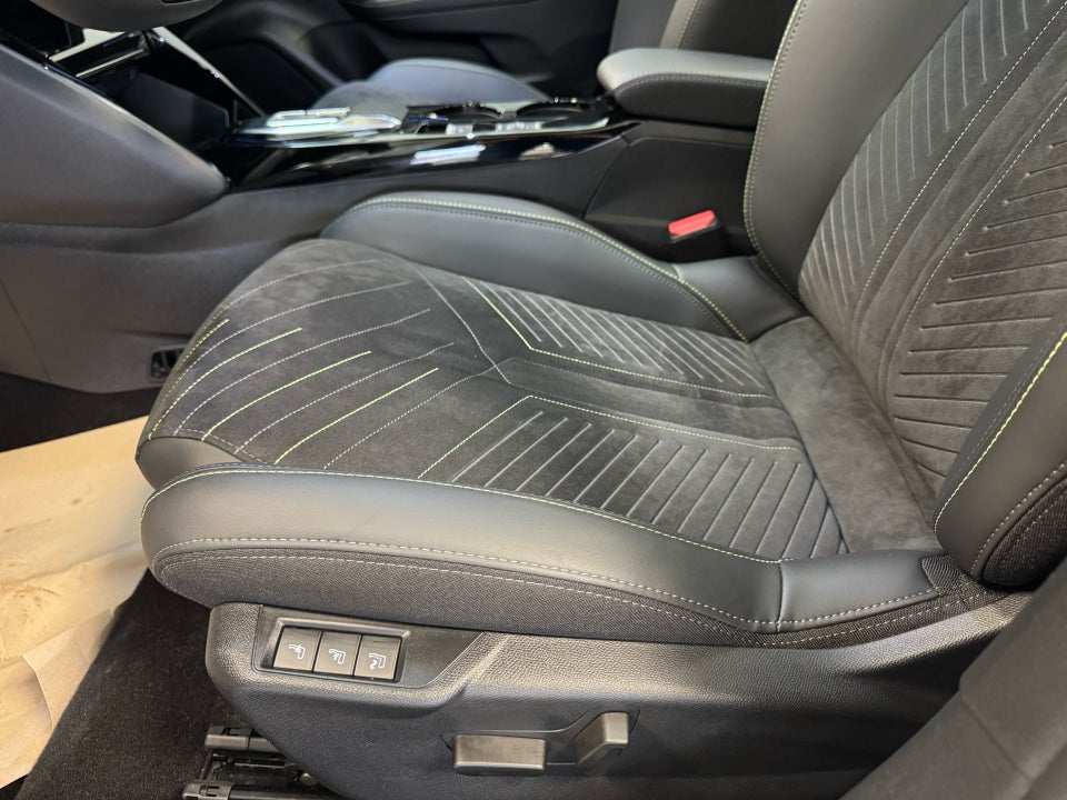 Peugeot e-208 54 GT 5d