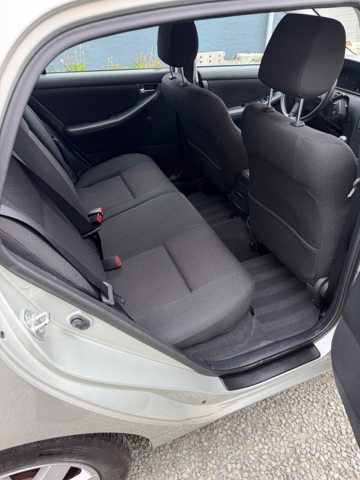 Toyota Corolla 1,6 Luna 5d
