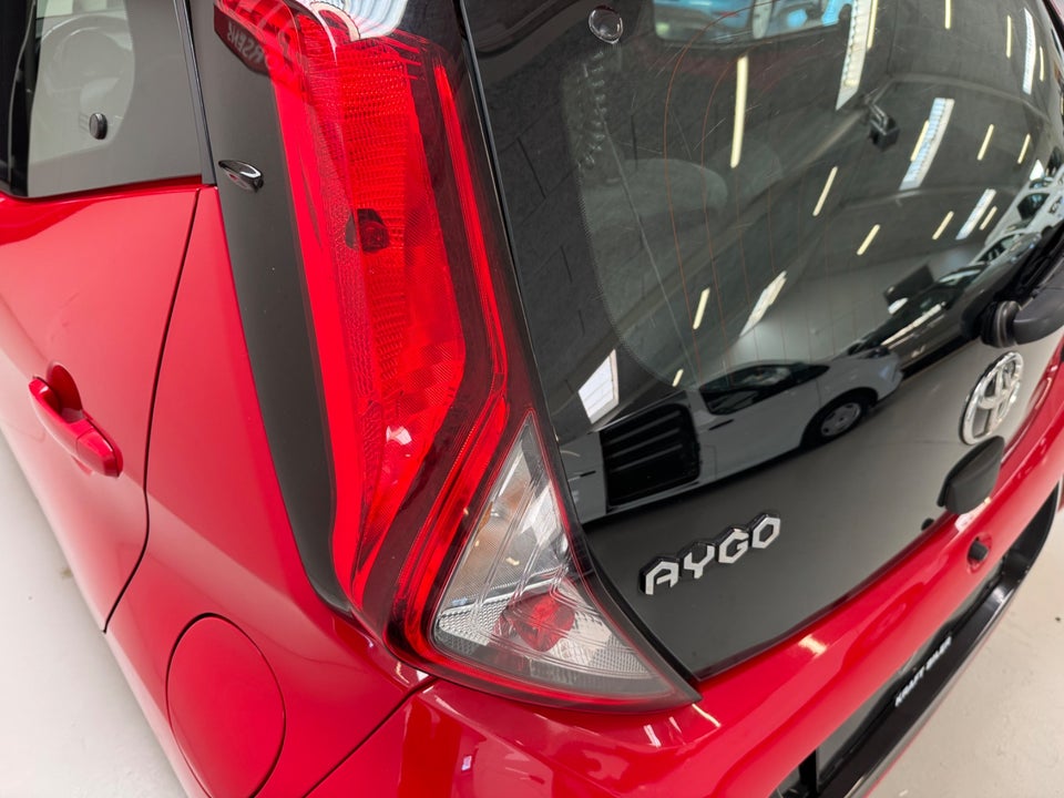 Toyota Aygo 1,0 VVT-i x-plore 5d
