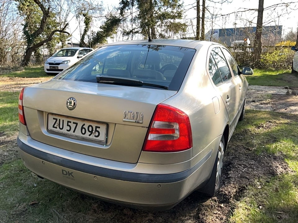 Skoda Octavia 2,0 FSi Elegance 5d
