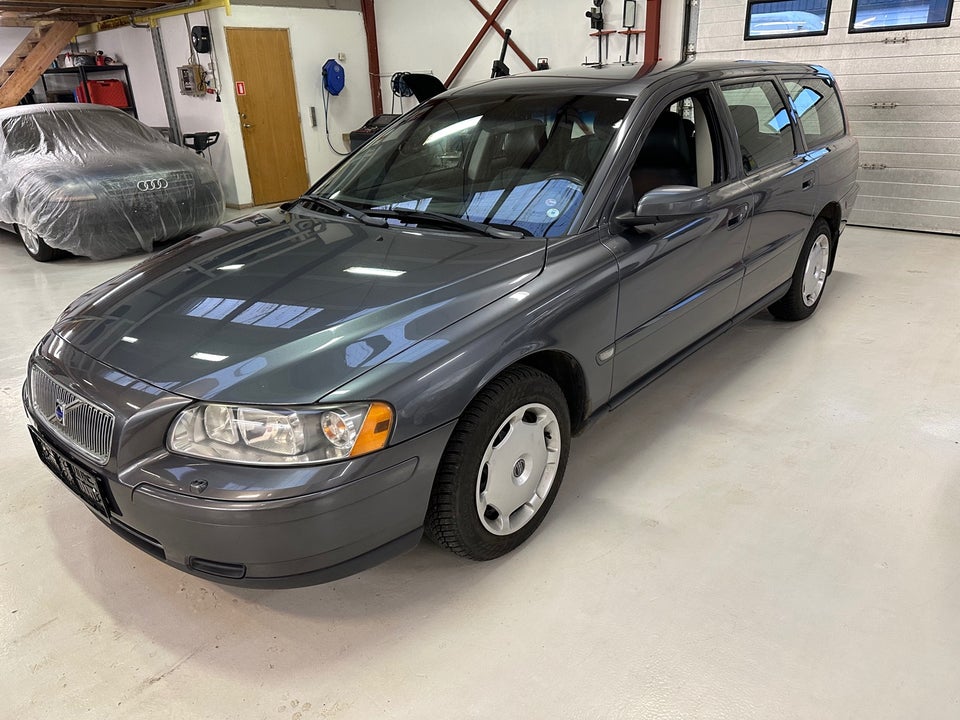 Volvo V70 2,4 140 5d