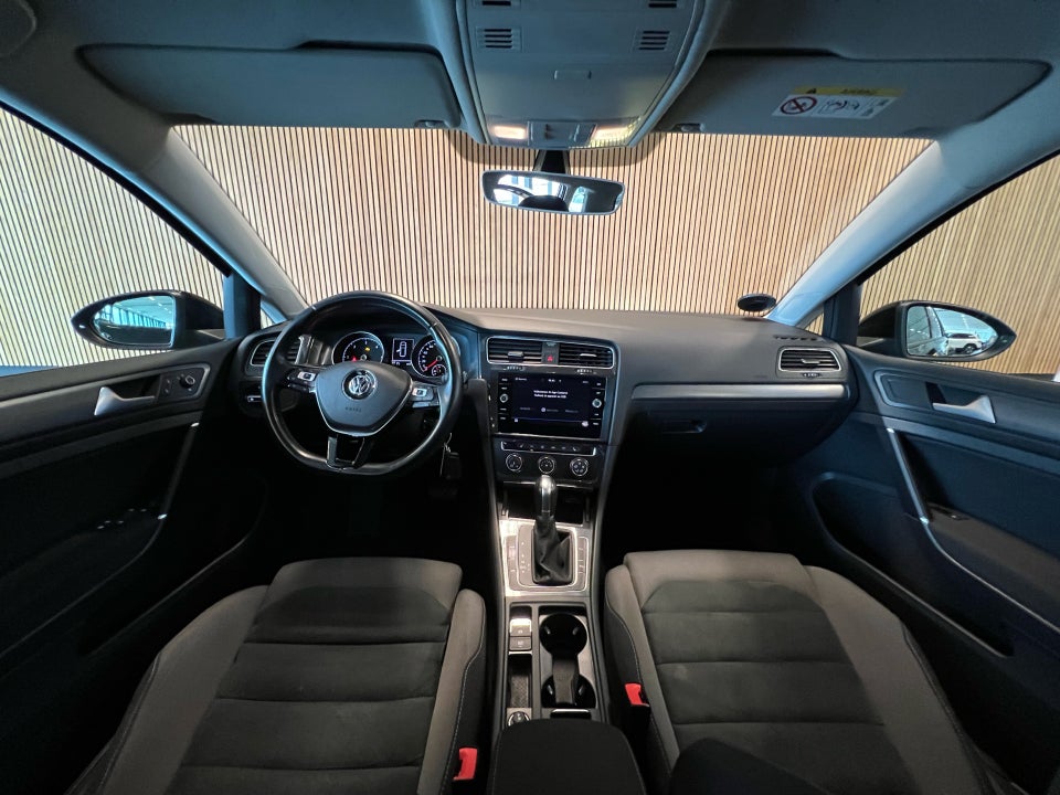 VW Golf VII 1,6 TDi 115 Comfortline Connect Variant 5d