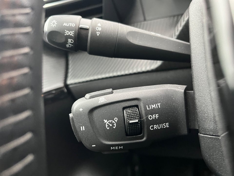 Peugeot 208 1,2 PureTech 100 Allure Sky 5d