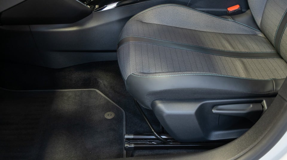 Peugeot 208 1,2 PureTech 100 Allure 5d