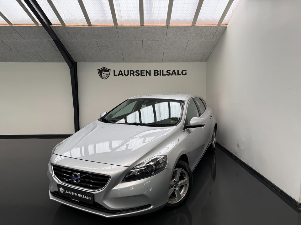 Volvo V40 CC 2,0 D3 150 Momentum aut. 5d