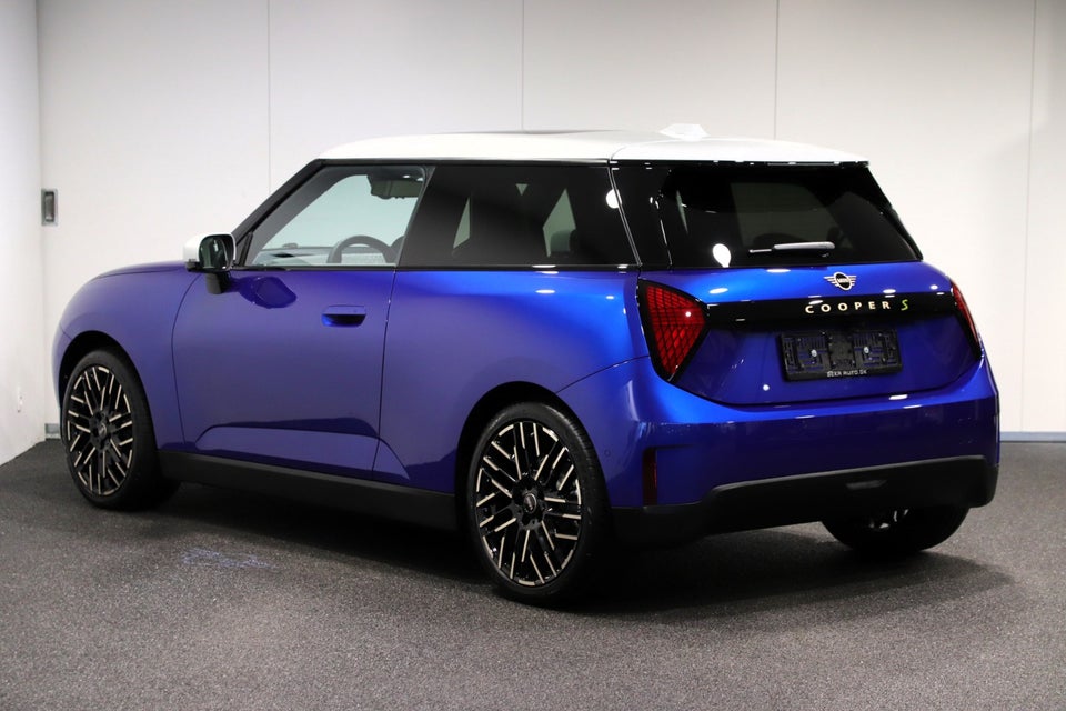 MINI Cooper SE Favoured Trim XL 3d