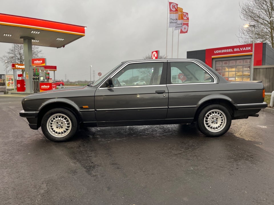 BMW 323i 2,3  2d