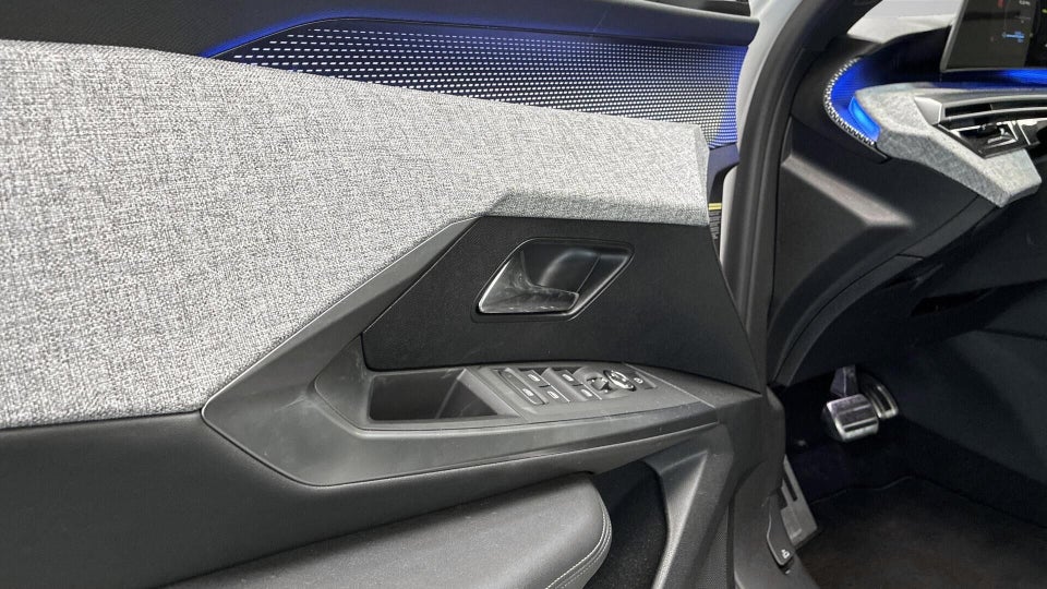 Peugeot e-3008 77 GT 5d