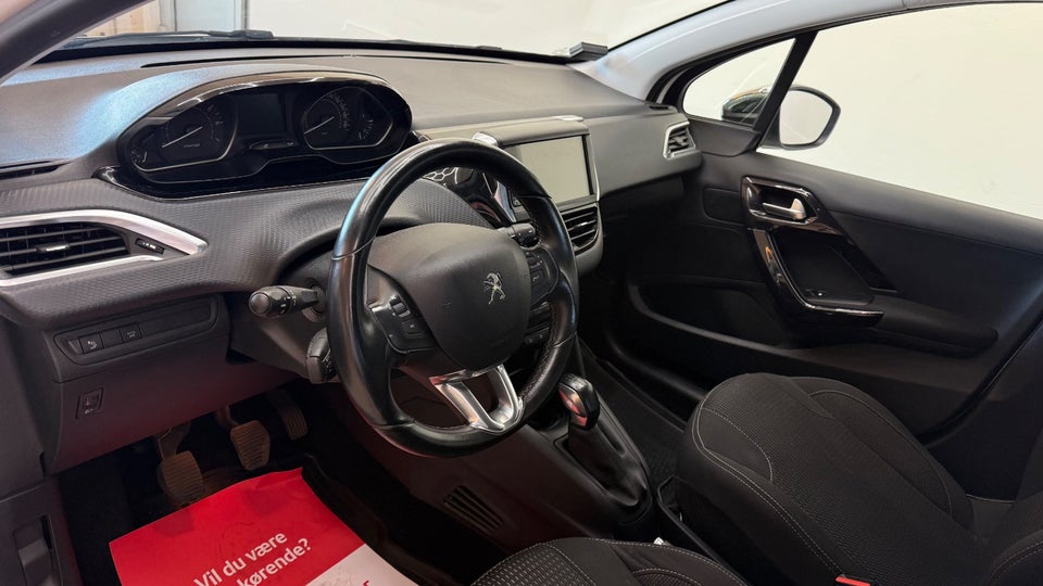 Peugeot 208 1,2 PureTech 82 Allure Sky 5d