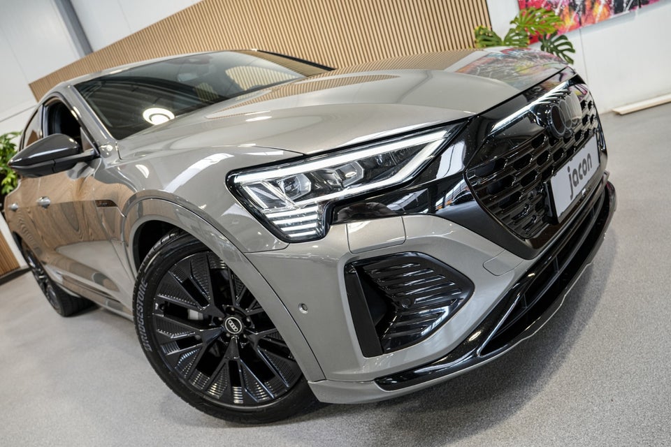 Audi Q8 e-tron 55 S-line quattro 5d