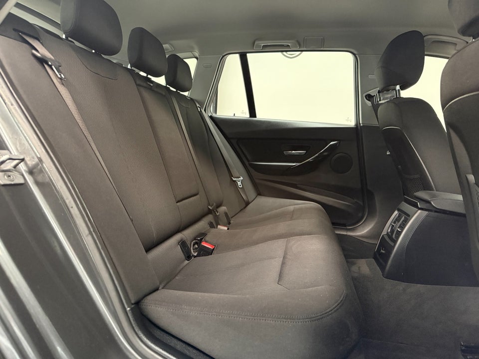 BMW 320d 2,0 Touring aut. 5d