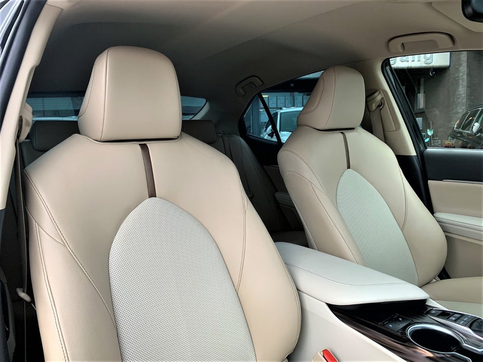 Toyota Camry 2,5 Hybrid H3 Executive CVT 4d